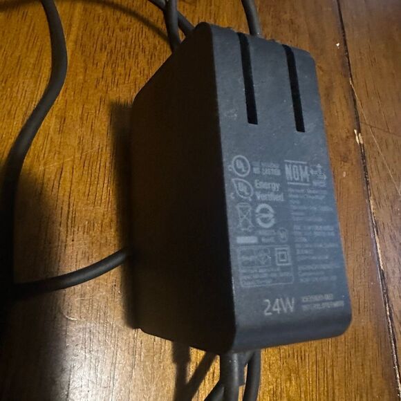 Genuine 24W 15V 1.6A 1735 Charger for Microsoft Surface Pro4 M3 Surface Go - Picture 4 of 4